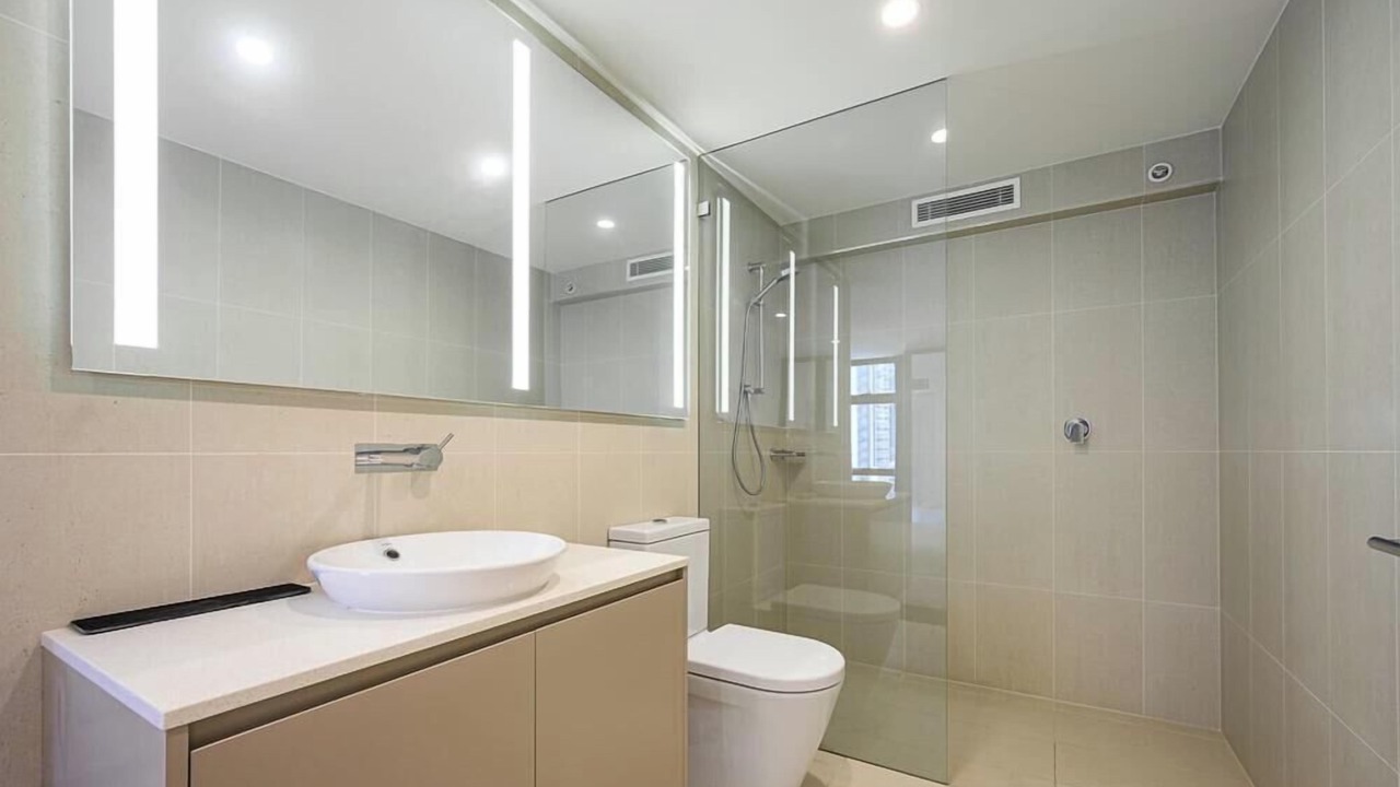 Photo of Bathroom in Haymarket