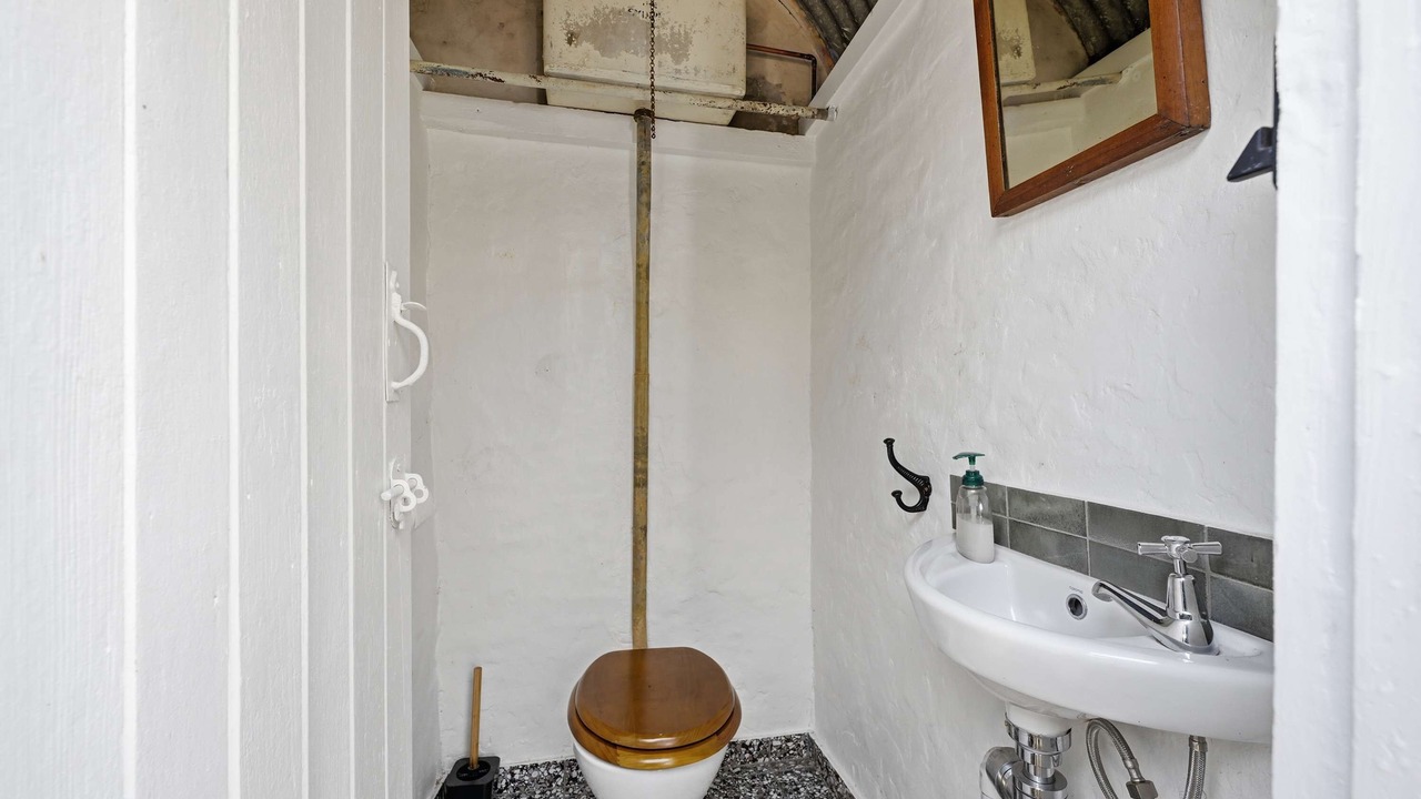 Photo of Bathroom in Orange East