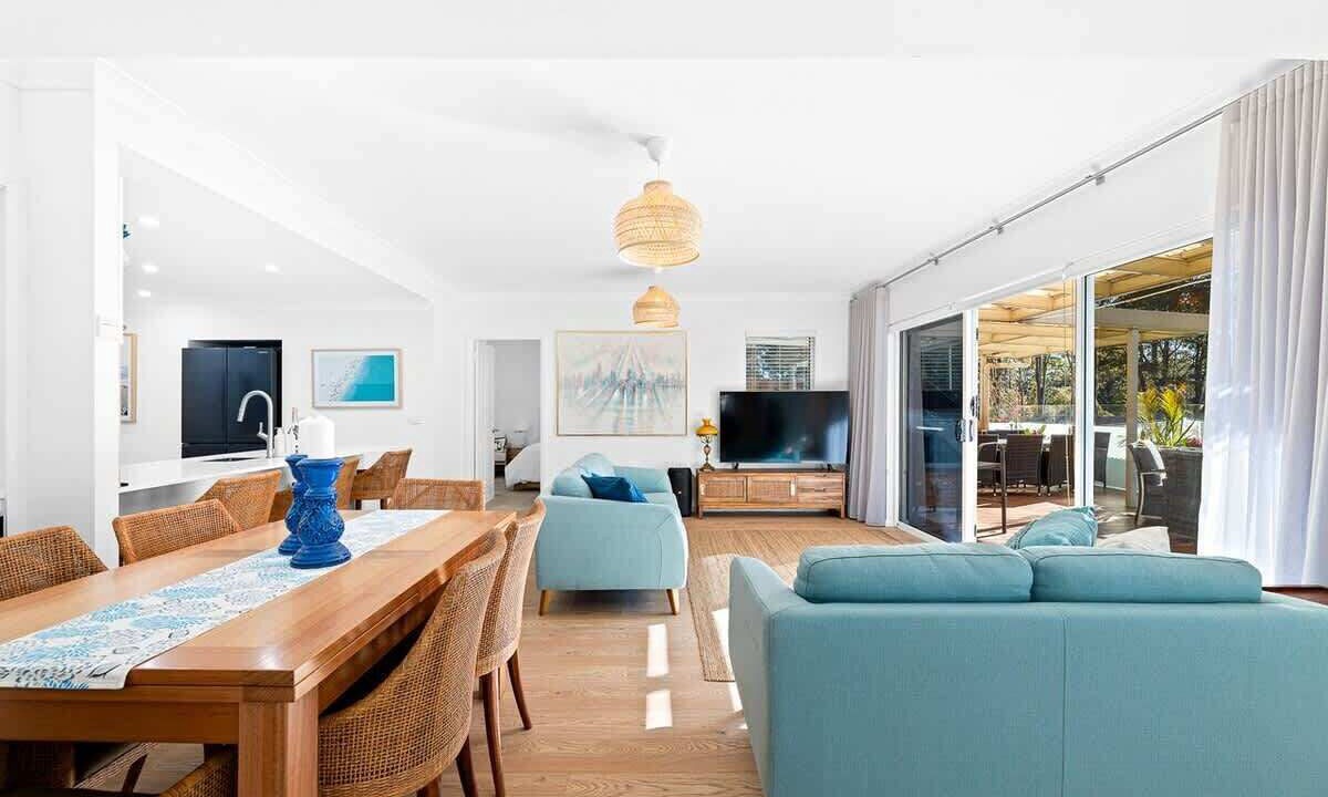 Photo of Livingroom in Denhams Beach