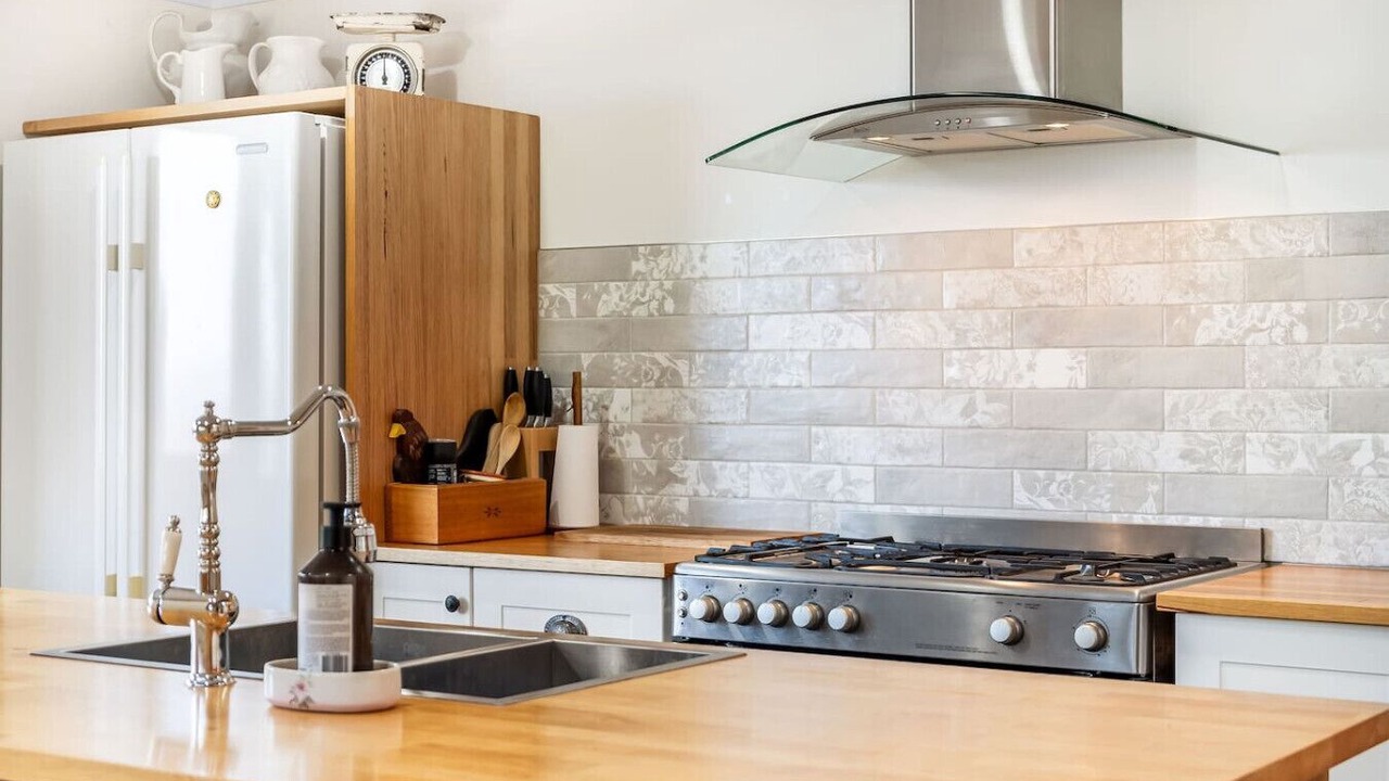 Photo of Kitchen in Deep Bay