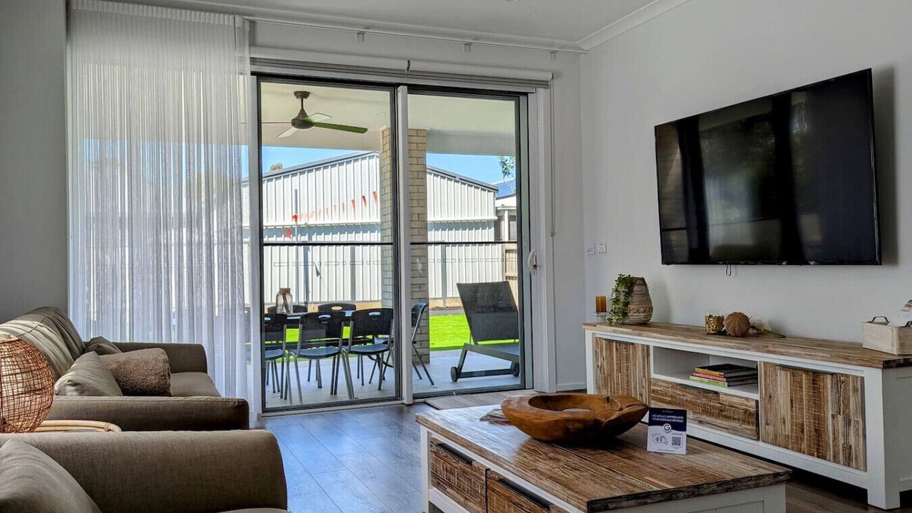 Photo of Livingroom in Indented Head