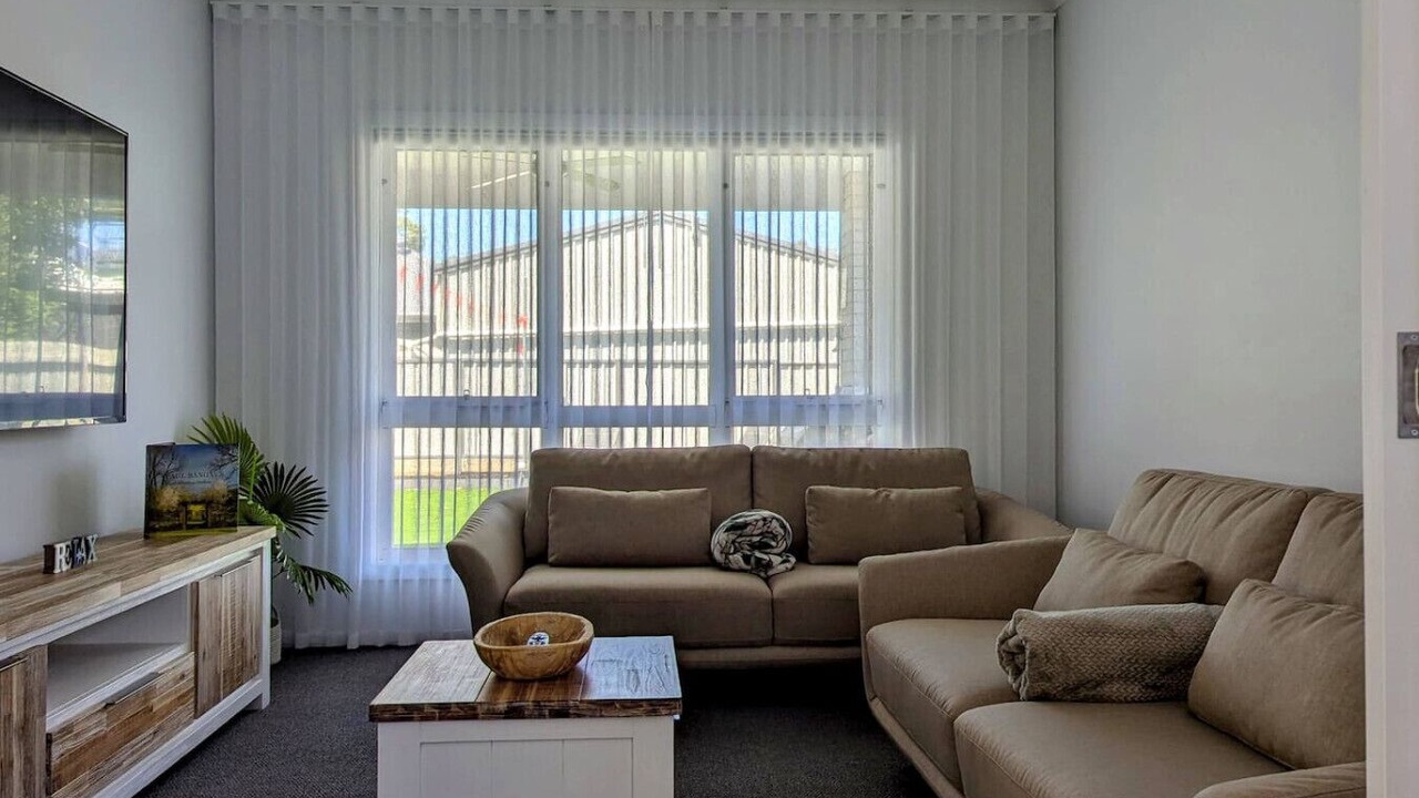 Photo of Livingroom in Indented Head