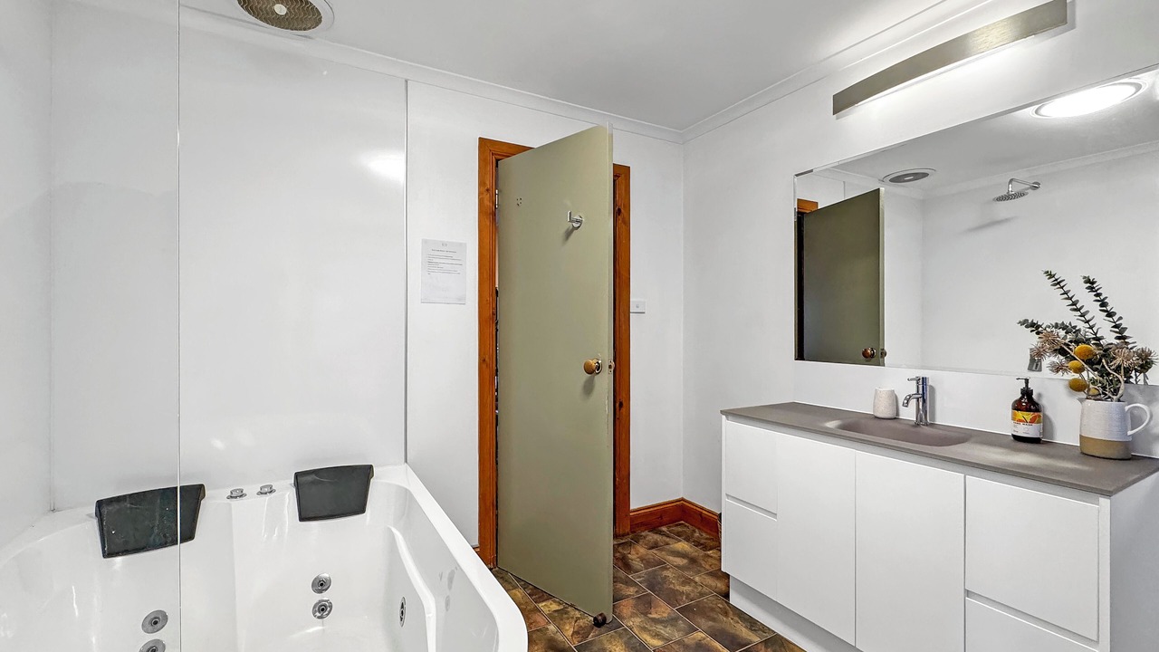 Photo of Bathroom in Halls Gap