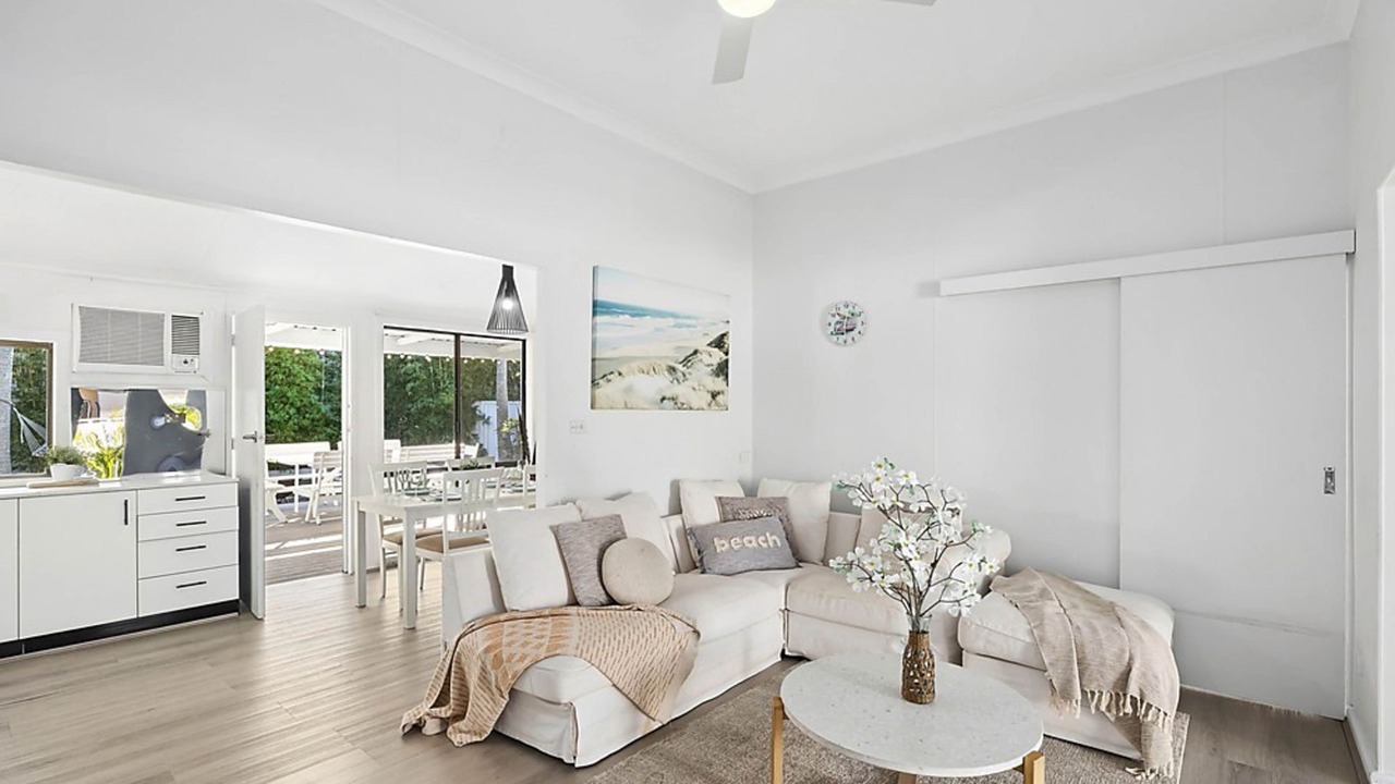 Photo of Livingroom in The Entrance North