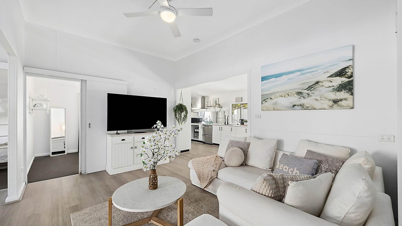 Photo of Livingroom in The Entrance North