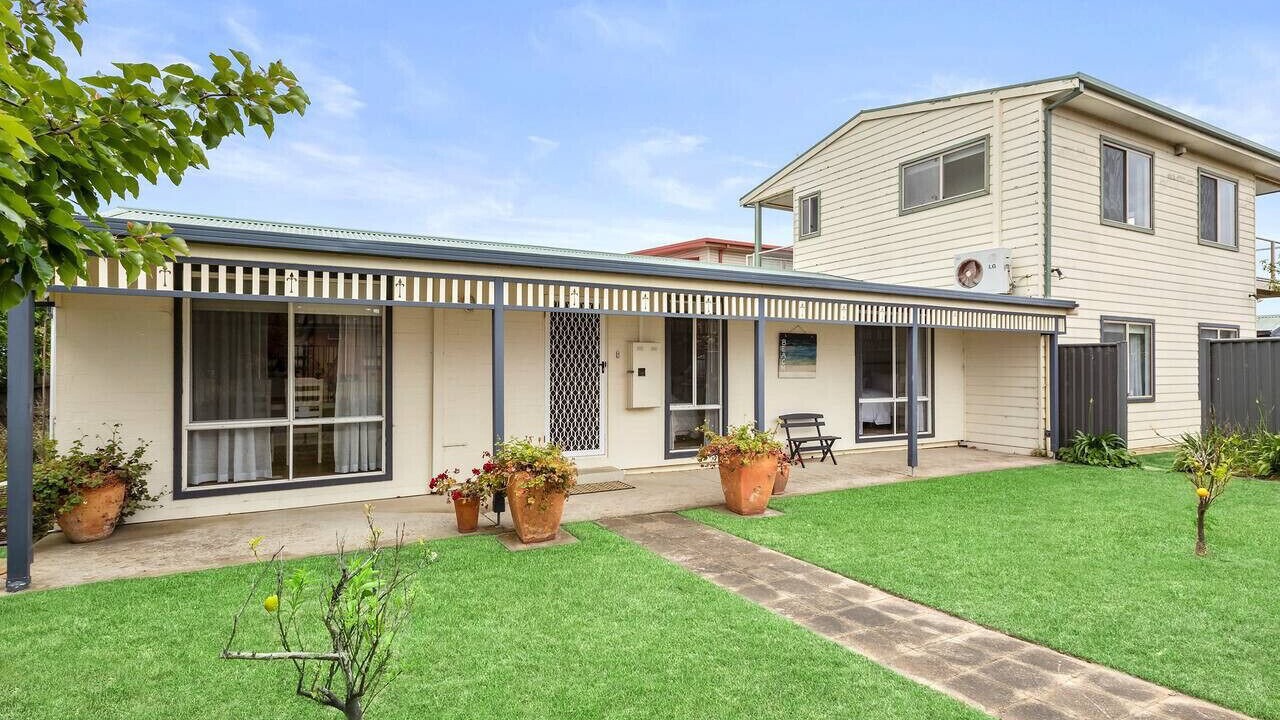 Photo of Outdoor in Indented Head