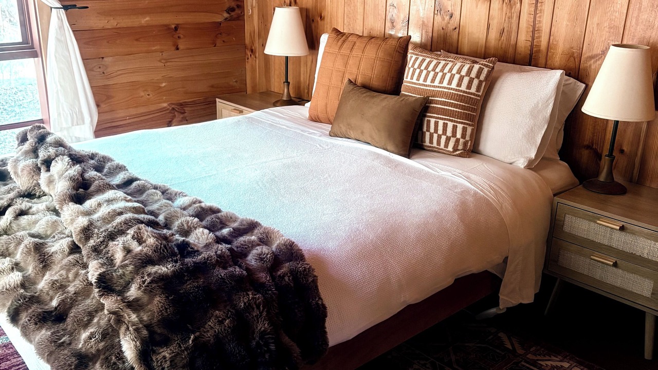Photo of Bedroom in Sawmill Settlement