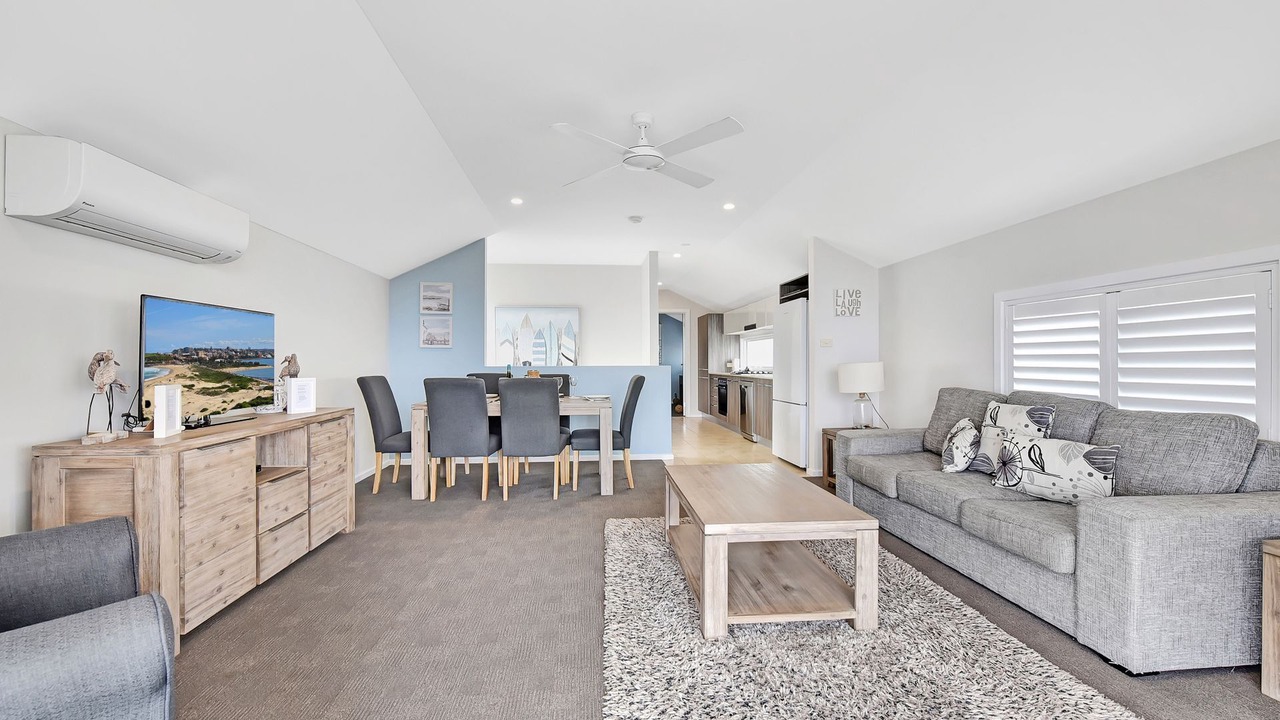 Photo of Livingroom in Caves Beach