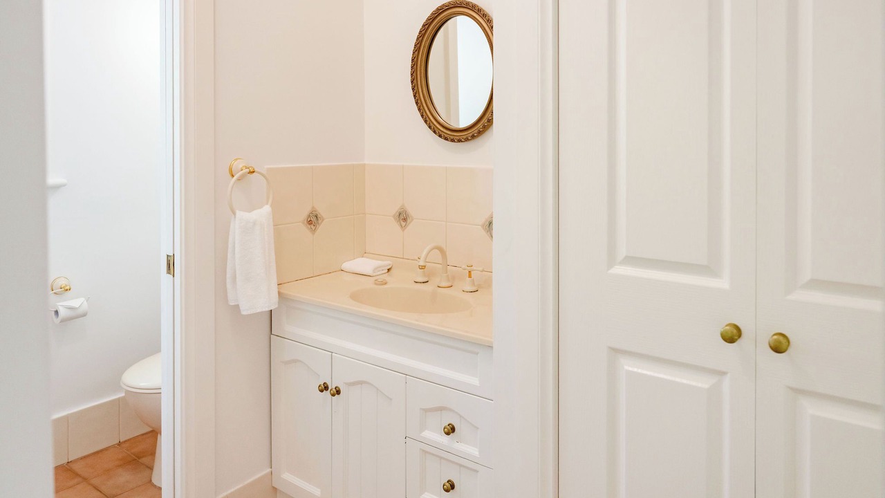 Photo of Bathroom in Orange East