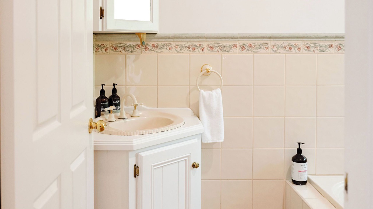 Photo of Bathroom in Orange East