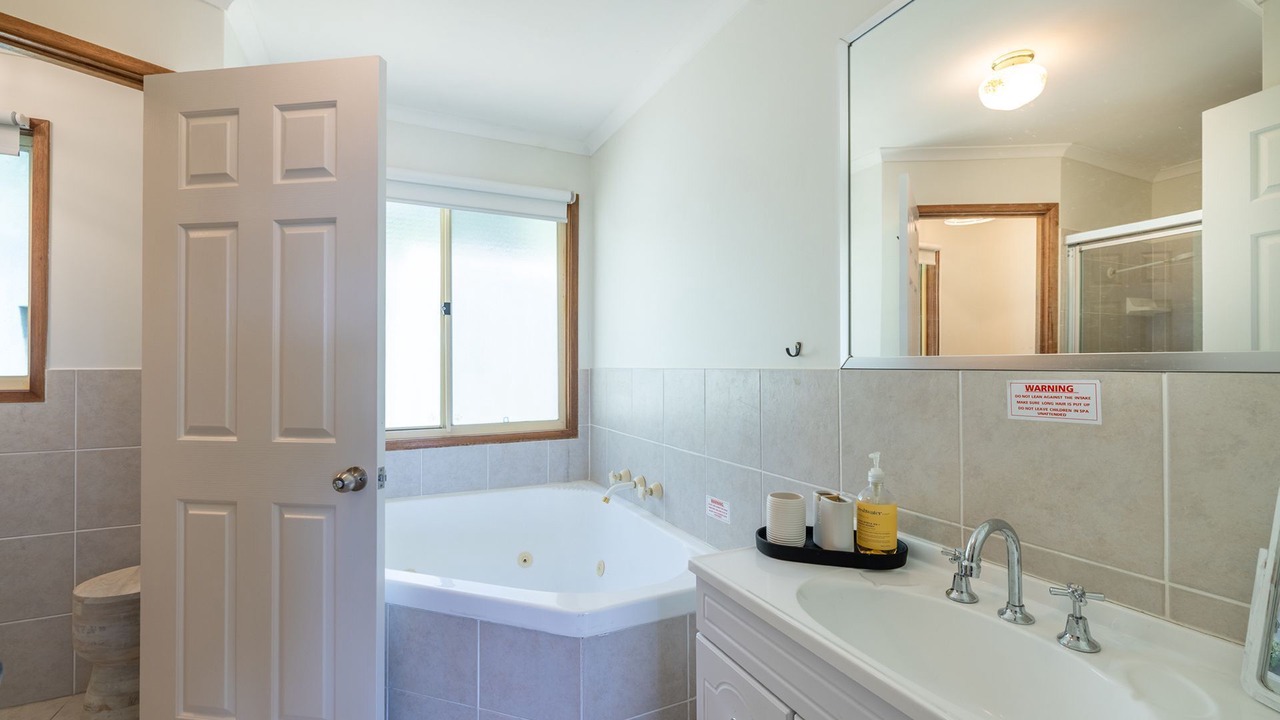 Photo of Bathroom in Salamander Bay