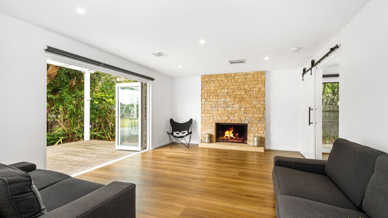 Photo of Livingroom in Indented Head
