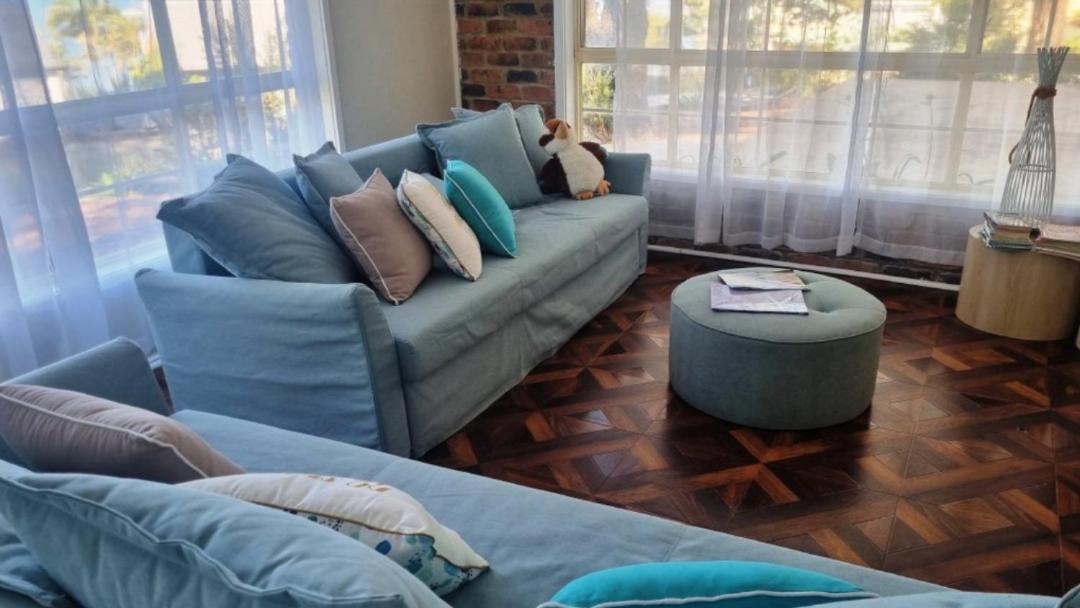 Photo of Livingroom in North Arm Cove