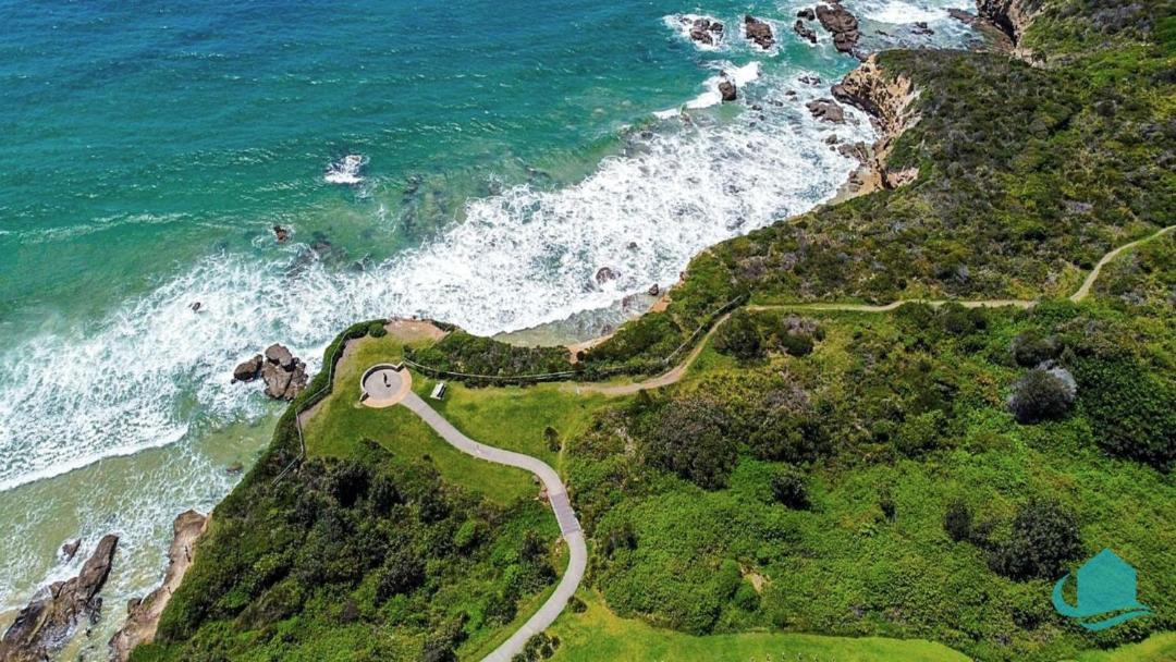 Photo of Others in Caves Beach