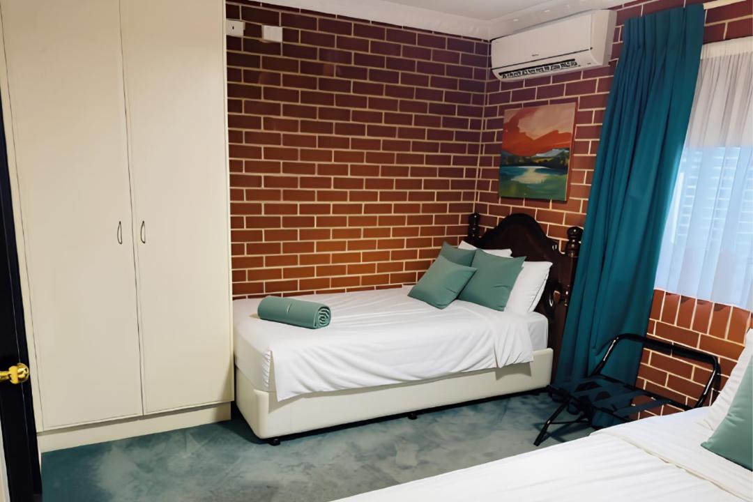 Photo of Others in West Tamworth