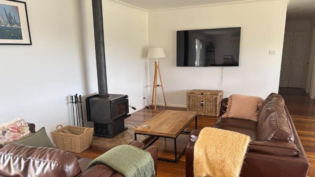 Photo of Livingroom in Shallow Bay