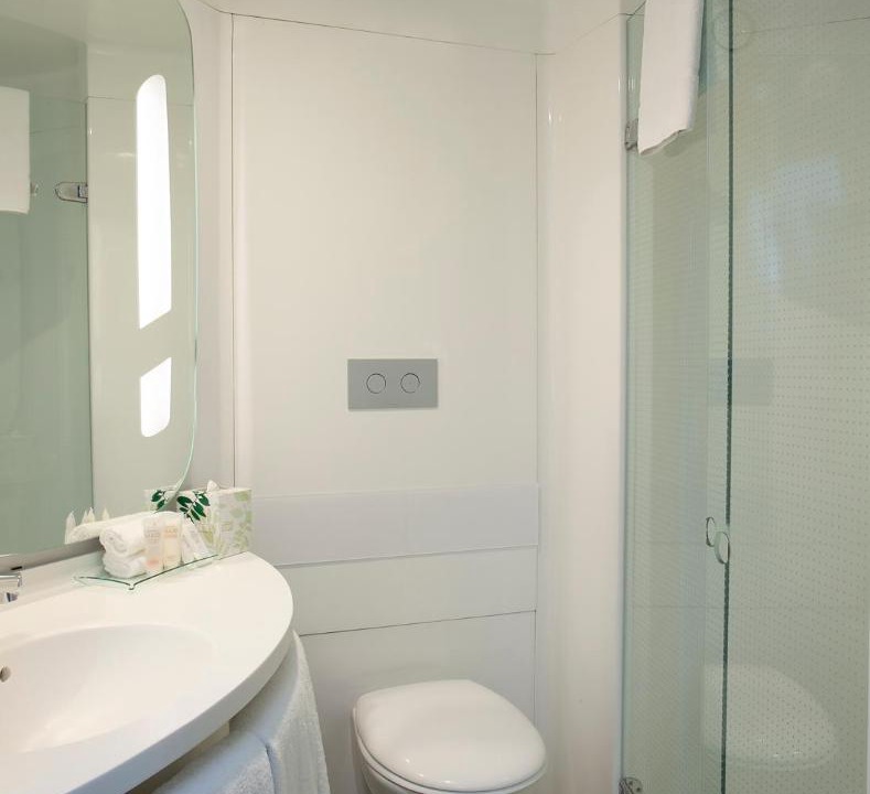 Photo of Bathroom in Mascot