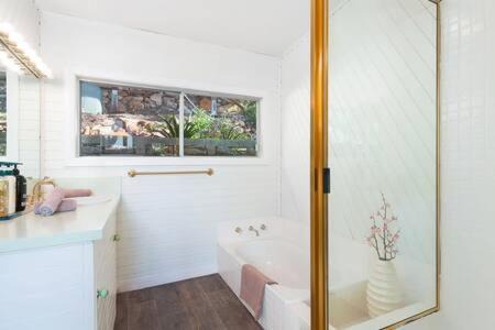 Photo of Bathroom in Scotland Island
