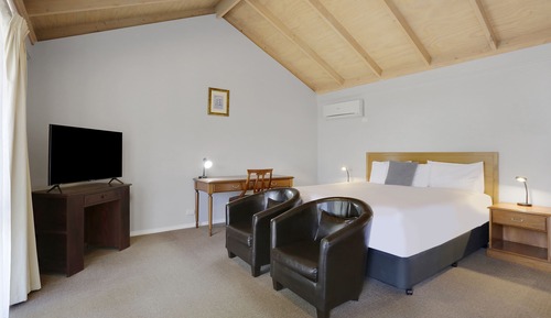 Studio, 1 King Bed, Jetted Tub