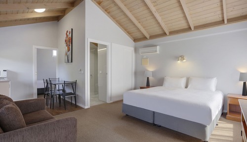 Deluxe Studio, Multiple Beds