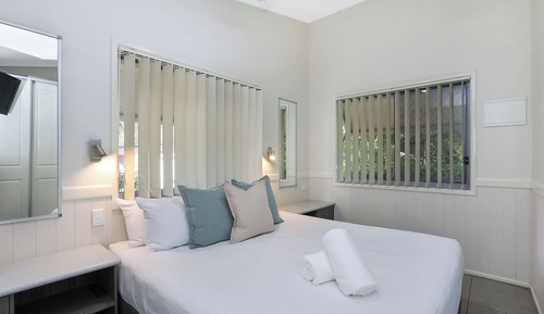 Premium Cabin - Sleeps 5