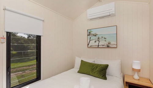 Premium Tiny Home - Sleeps 2 - Dog Friendly