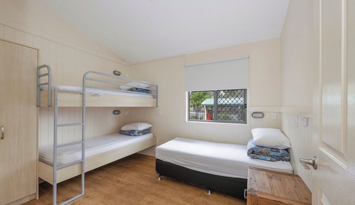 Deluxe Cabin - Sleeps 5 - Accessible