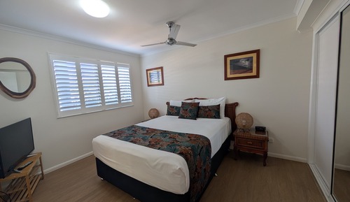 Pet Friendly - One Bedroom Apartment with Yard 