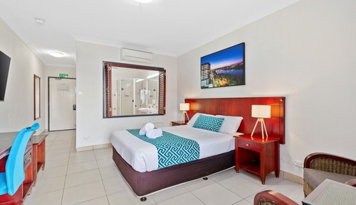 Deluxe Room, 1 Queen Bed, Bathtub
