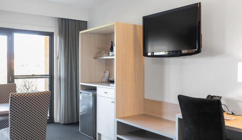 Deluxe King Suite