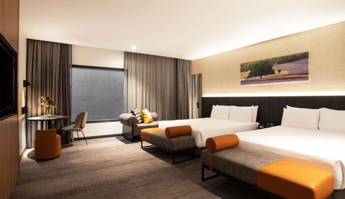 Room, 2 Queen Beds (Interior Room, Accessible)