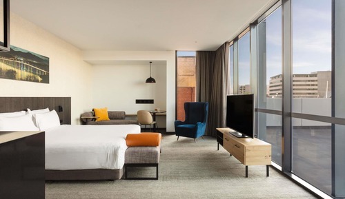 Suite, 1 King Bed, City View