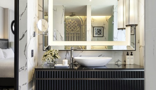 Superior Room, 1 King Bed