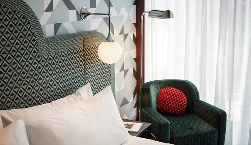 Studio, 1 King Bed, City View (Groovy)