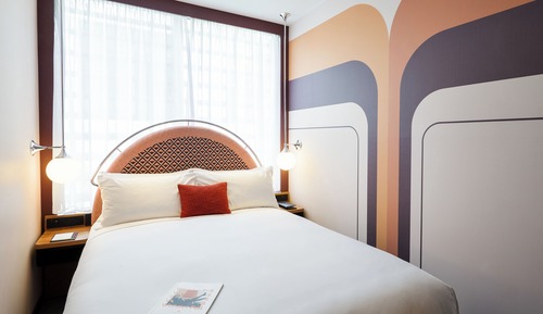 Room, 1 Queen Bed, City View (Snug)