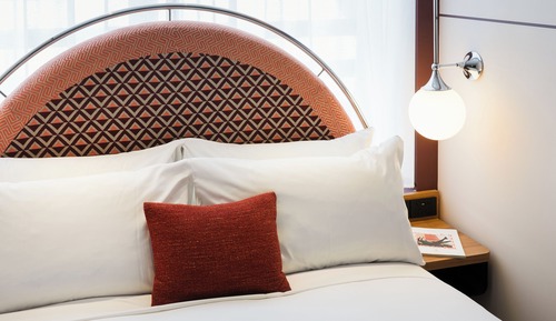 Room, 1 Queen Bed (Snug)