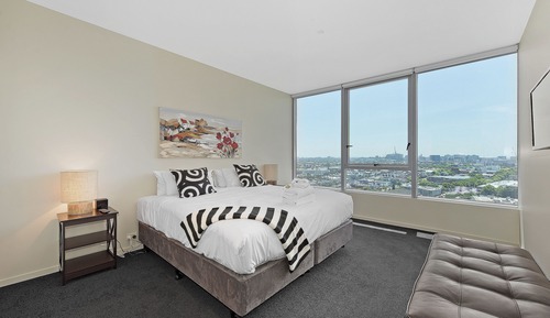 Three Bedroom Luxury VIP Harbour View Apartment