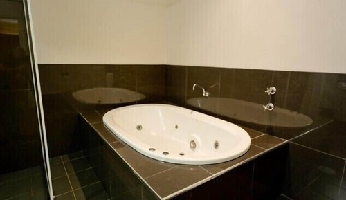 Superior Room, Jetted Tub