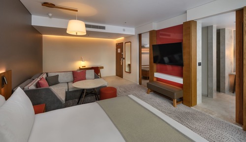Junior Suite, 1 King Bed, Club Lounge Access