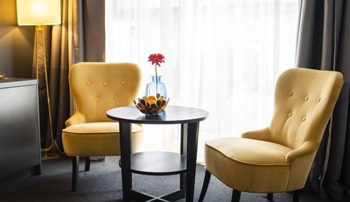 Signature Deluxe King Suite