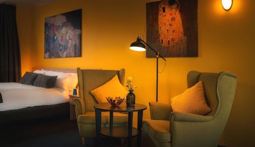 Signature Deluxe Queen Room