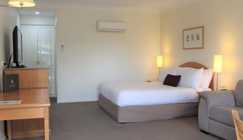 Deluxe One Bedroom Apartment with Spa