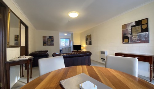 2 Bedroom 2 Queen Apartment