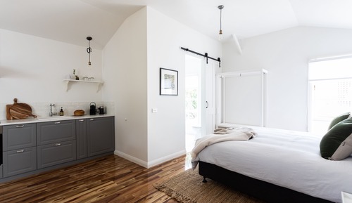 Deluxe Studio Suite, 1 King Bed