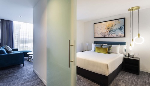 Executive Studio Room with Separate Lounge, Sofa Bed and Bath