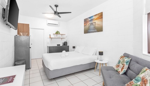 Budget Courtyard Studio