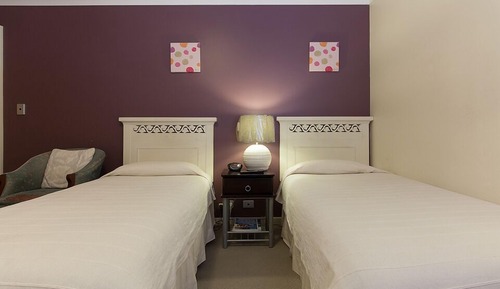 Twin Bed Room