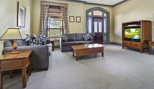 Deluxe Three Bedroom Apartment