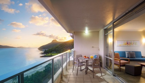 Deluxe Coral Sea View Apartment