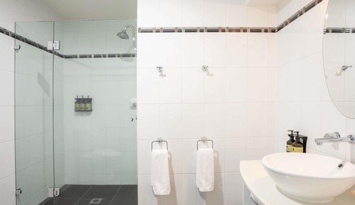 Suite, City View